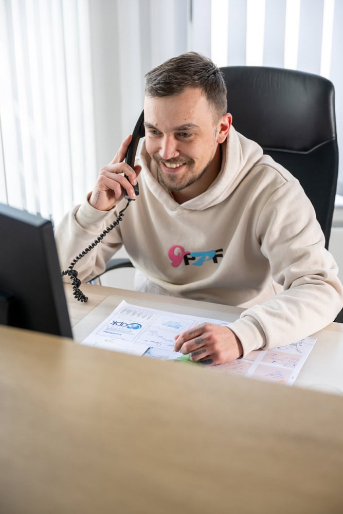 Ambulanter Pflegedienst Pflege Fantastisch in Dachau Mak Dizdar Leitung der Verwaltung am Telefon